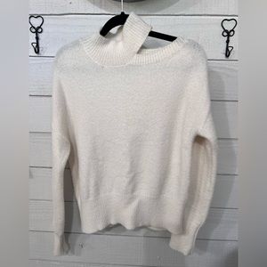 Off-white Jessica Simpson sweater. Never worn. New condition.